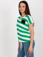 Hurt Biało-zielona damska bluzka w paski z kwiatem