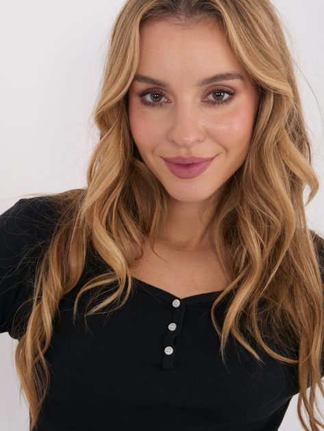 Czarna dopasowana bluzka z okrągłym dekoltem