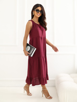 Bordeaux-farbenes Sommerkleid mit Leinenanteil.