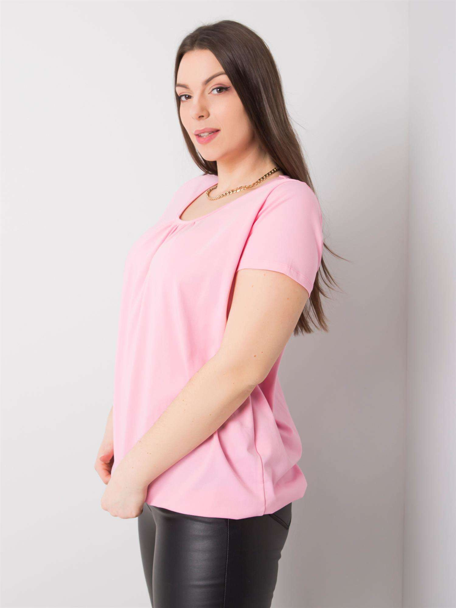 Šviesiai rožinė medvilninė plus size marškinėliai Celeste.