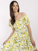 Ecru-yellow off-the-shoulder dress with lemons.