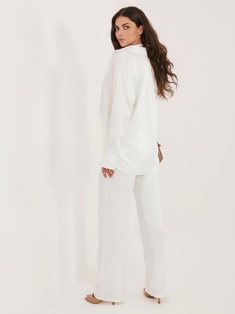 Biały elegancki komplet z rozpinaną koszulą