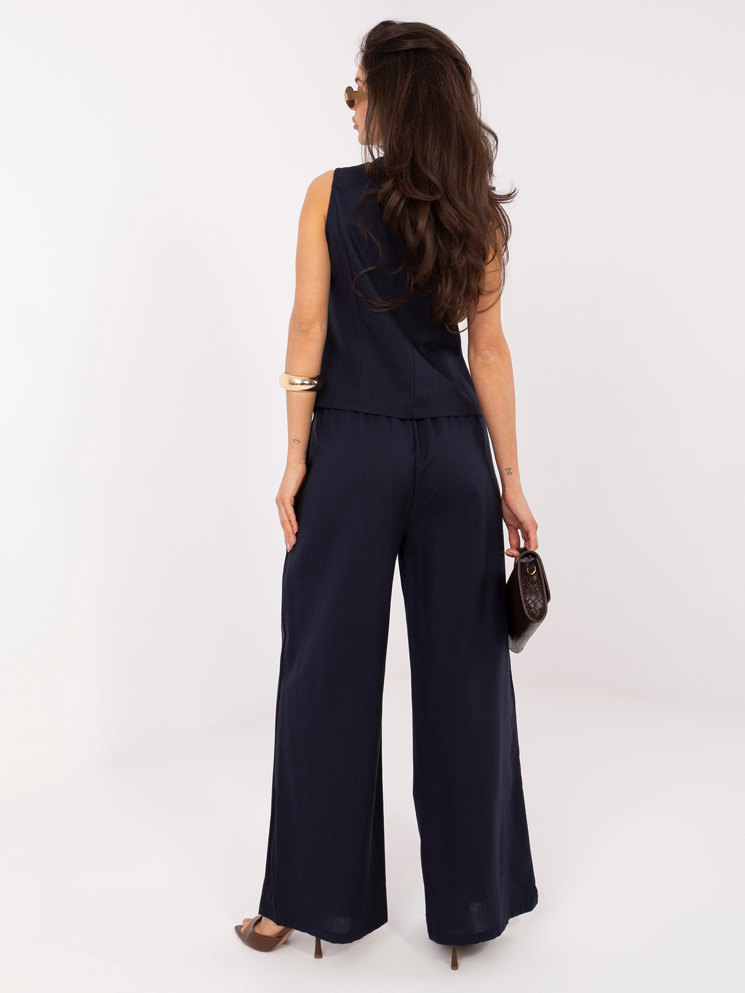 Granatowy letni komplet z jednorzędową kamizelką 