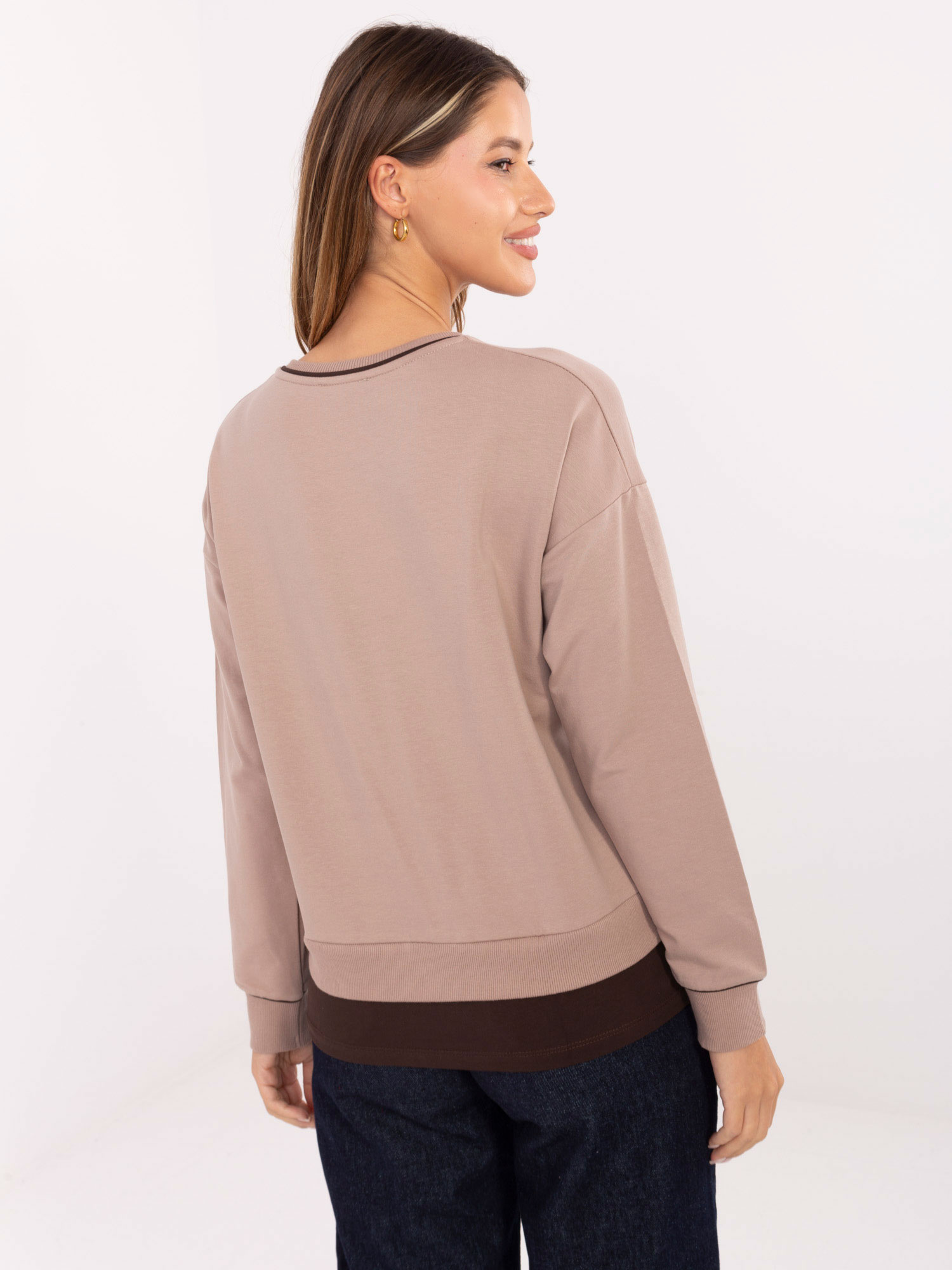 Dunkelbeige Damen Sweatshirt mit lockerer Passform.