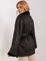 Hurtownia Czarny kożuch damski z guzikami