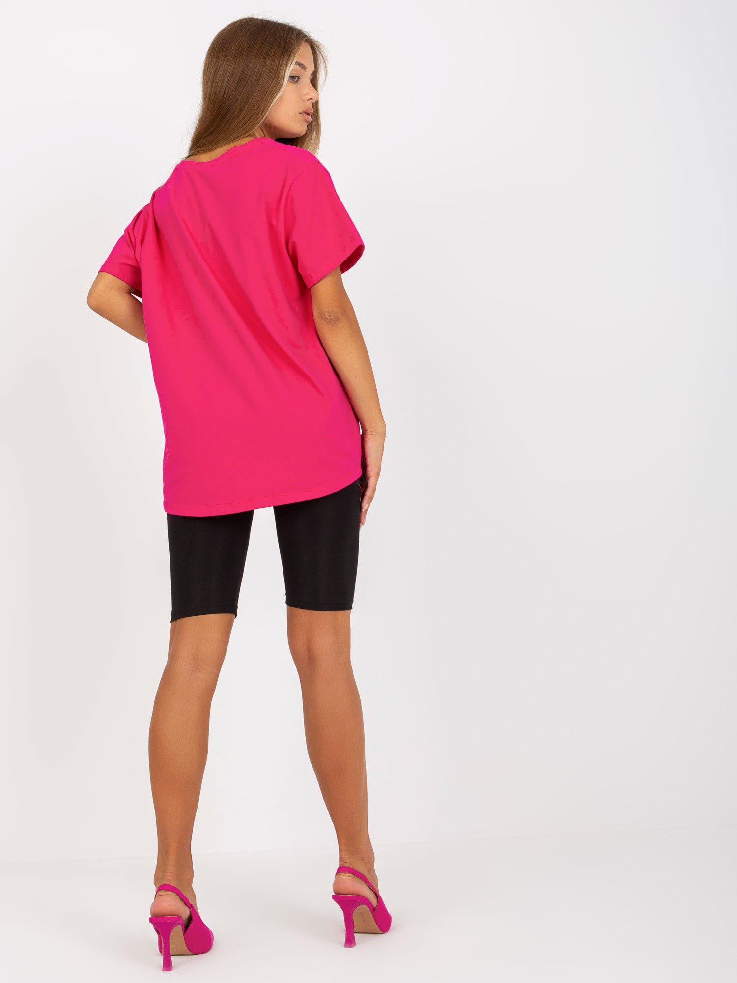 Fuksjowy asymetryczny t-shirt basic z bawełny