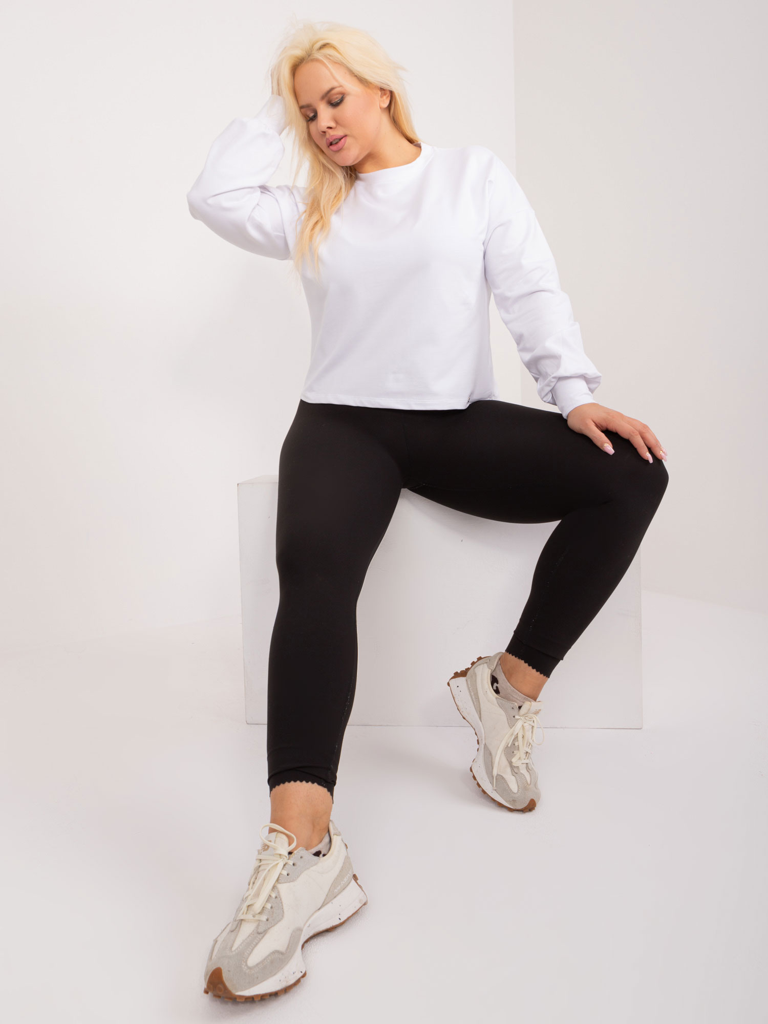 Balta plus size džemperis Florentia.