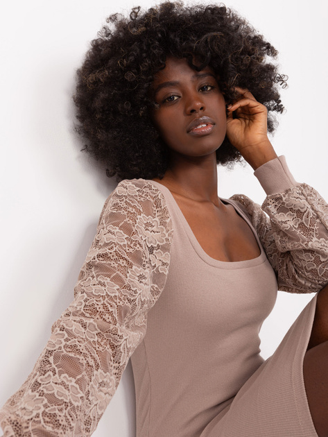 Hurt Ciemnobeżowa sukienka z koronką Kayley RUE PARIS