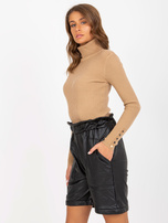 Hurtownia Czarne ocieplane szorty casualowe z ekoskóry