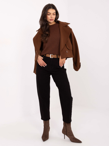 Czarne damskie jeansy mom z paskiem