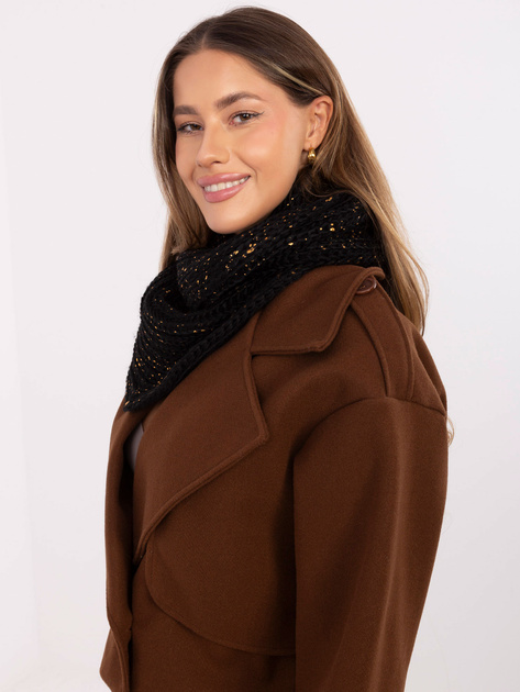 Czarny komin ze złotym nadrukiem