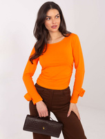 Pomarańczowa bluzka z ozdobnymi różami