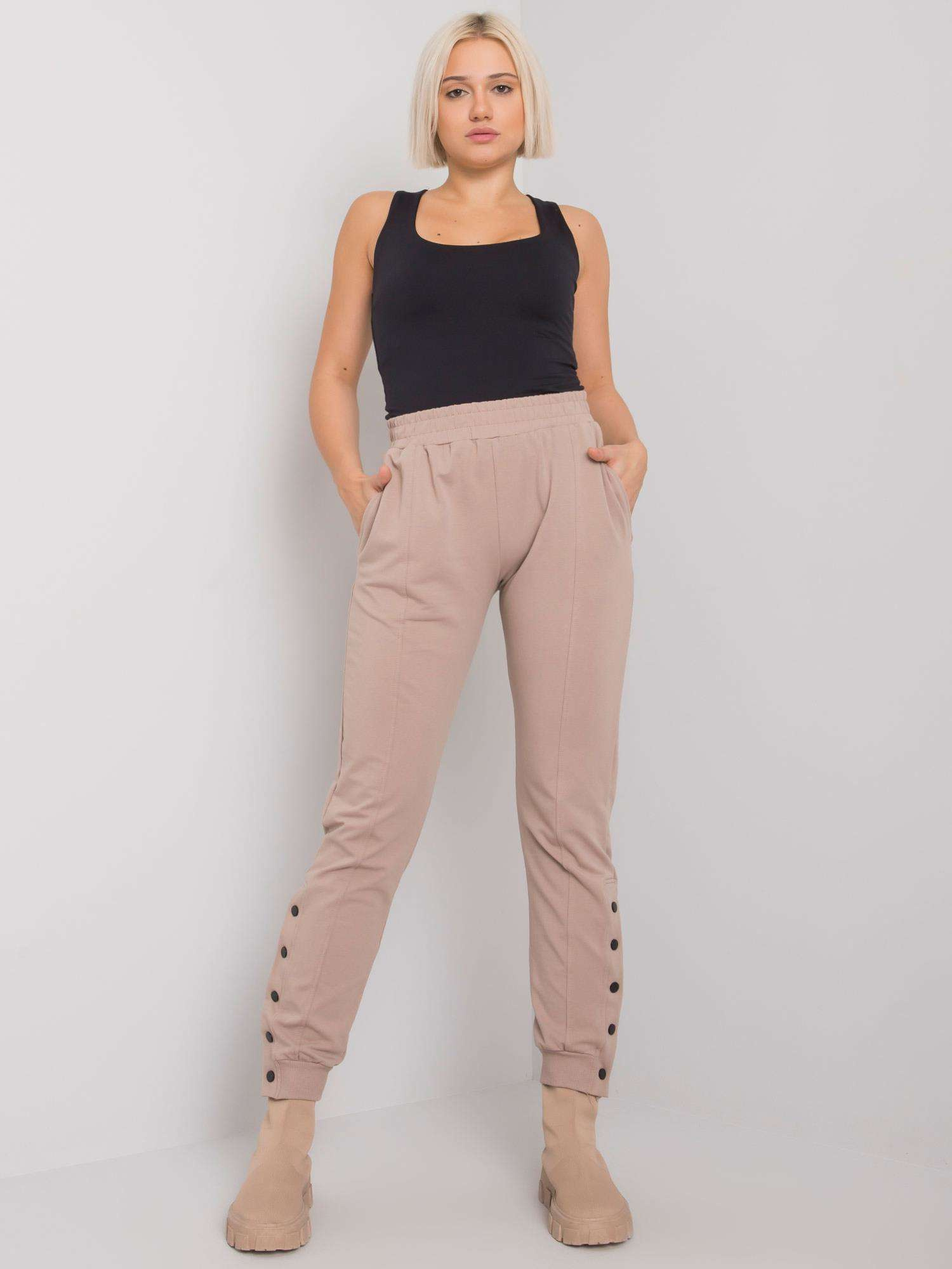 Dunkelbeige Jogginghose mit Knöpfen Cindy RUE PARIS.