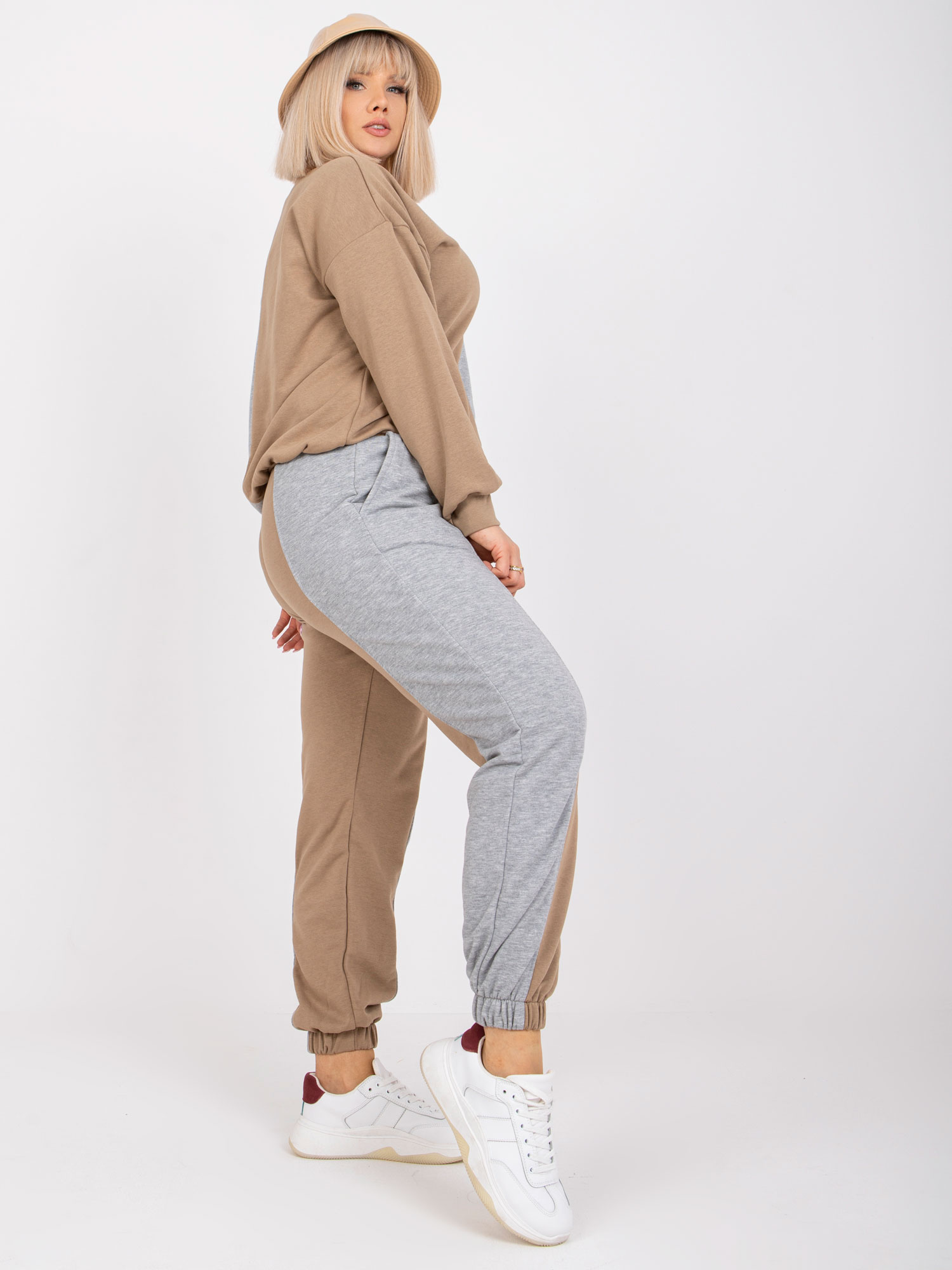 Ciemnobeżowo-szary bawełniany komplet dresowy plus size Amishi 