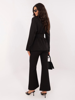 Czarny dwuczęściowy garnitur z rozszerzanymi spodniami 