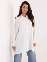 Biała długa koszula z ozdobnymi guzikami