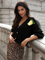 Hurt Czarny sweter damski we wzory z zapięciem na guziki