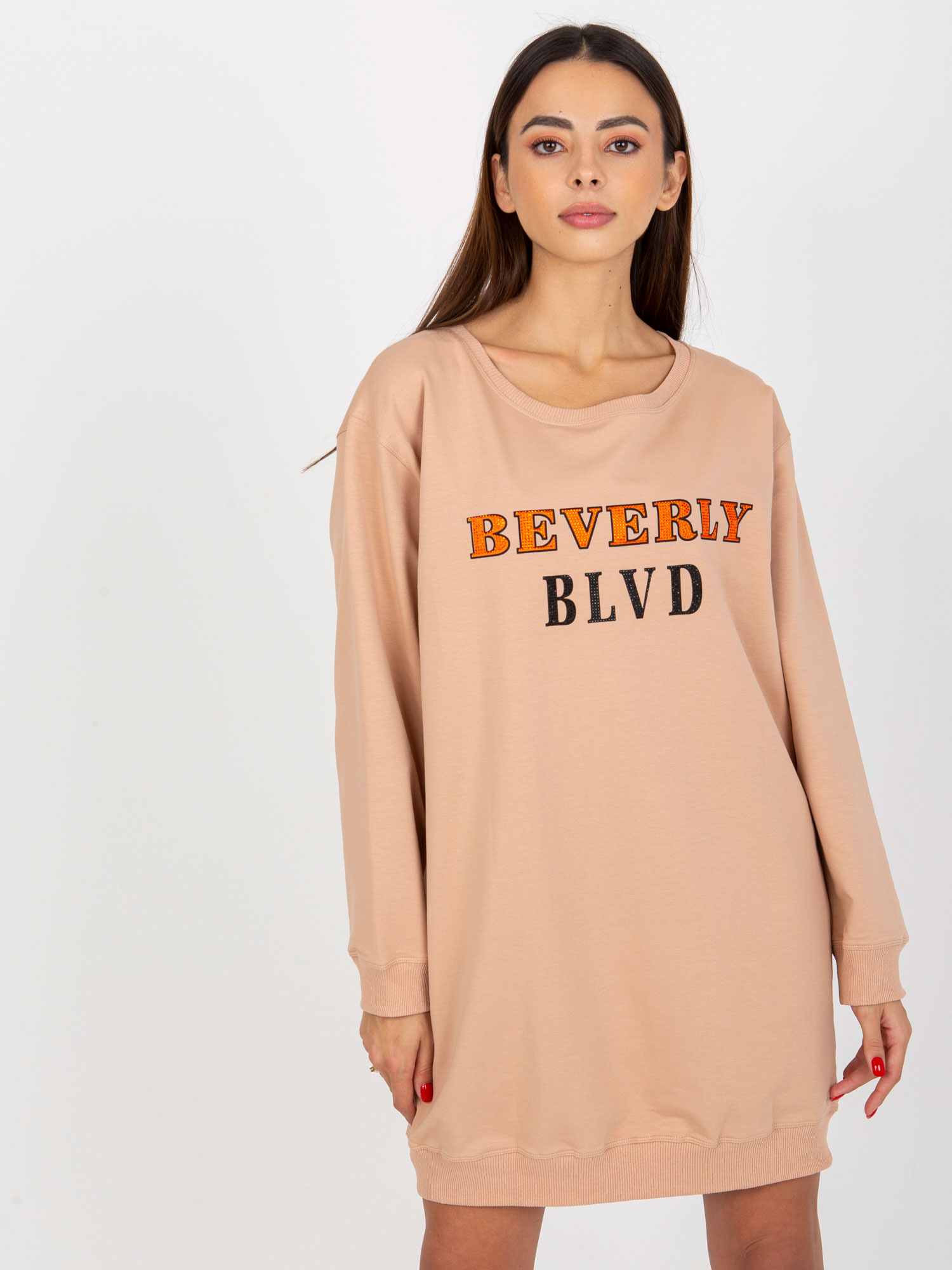 Hurtownia Beżowa luźna bluza z nadrukiem i aplikacją   