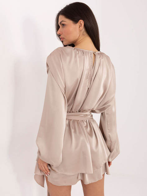 Beżowy elegancki kombinezon o kroju sukienki