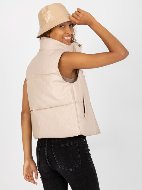 Hurtownia online Jasnobeżowa pikowana kamizelka z eko skóry