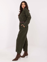 Khaki kordurové kalhoty s pásem.