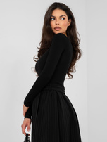 Czarna bluzka basic z kwadratowym dekoltem RUE PARIS 