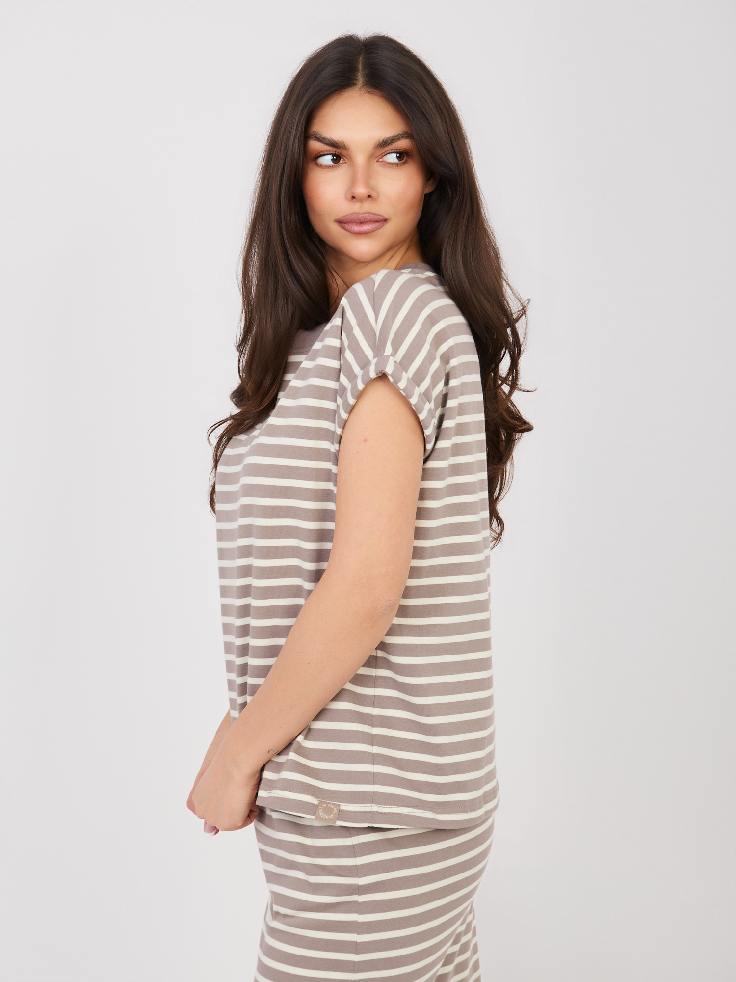 T-shirt ciemny bezowy