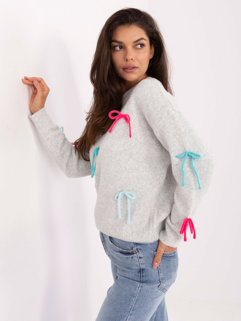 Jasnoszary sweter oversize z długim rękawem