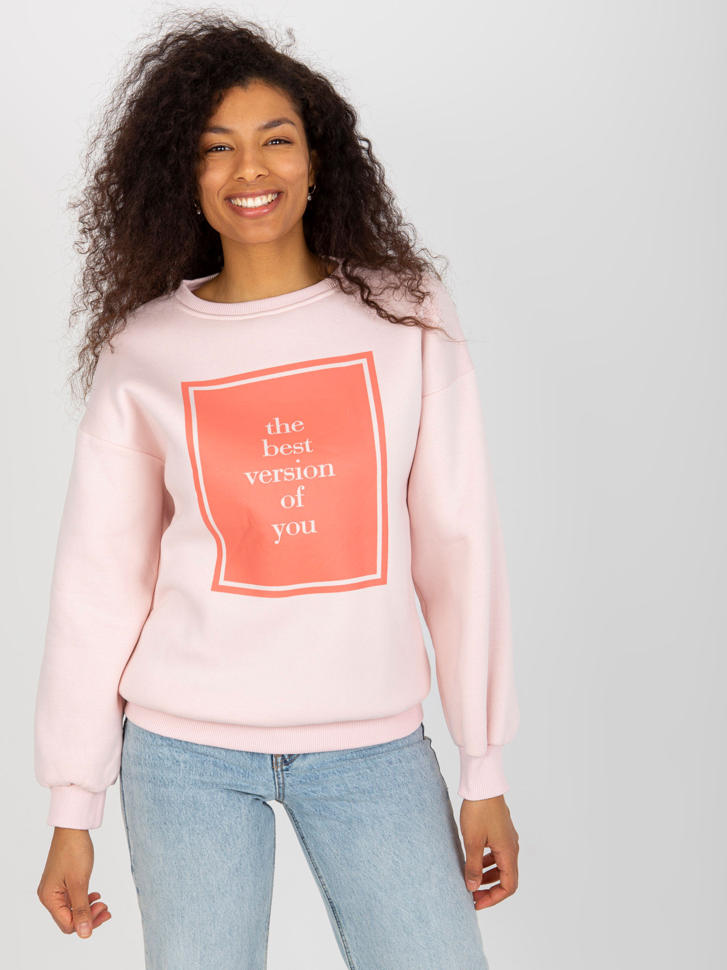 Jasnoróżowa dresowa bluza oversize z nadrukiem