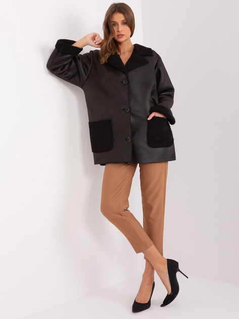 Hurtownia Czarny kożuch damski z guzikami