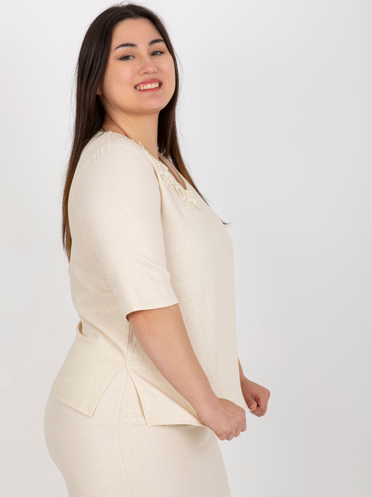 Beżowa bluzka plus size z krótkim rękawem