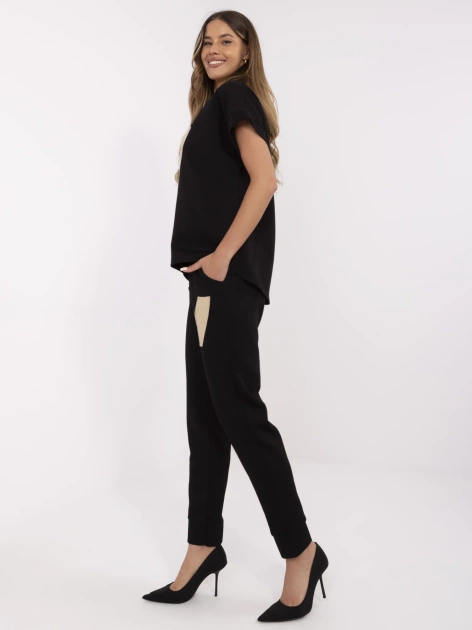 Czarny damski komplet z naszywkami w kształcie V