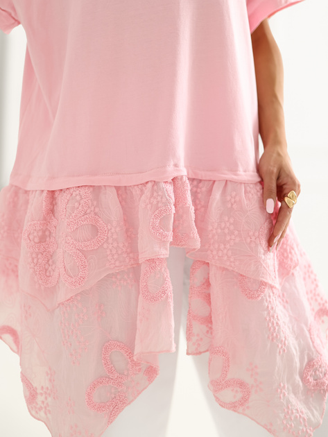 Jasnoróżowa letnia bluzka z haftem