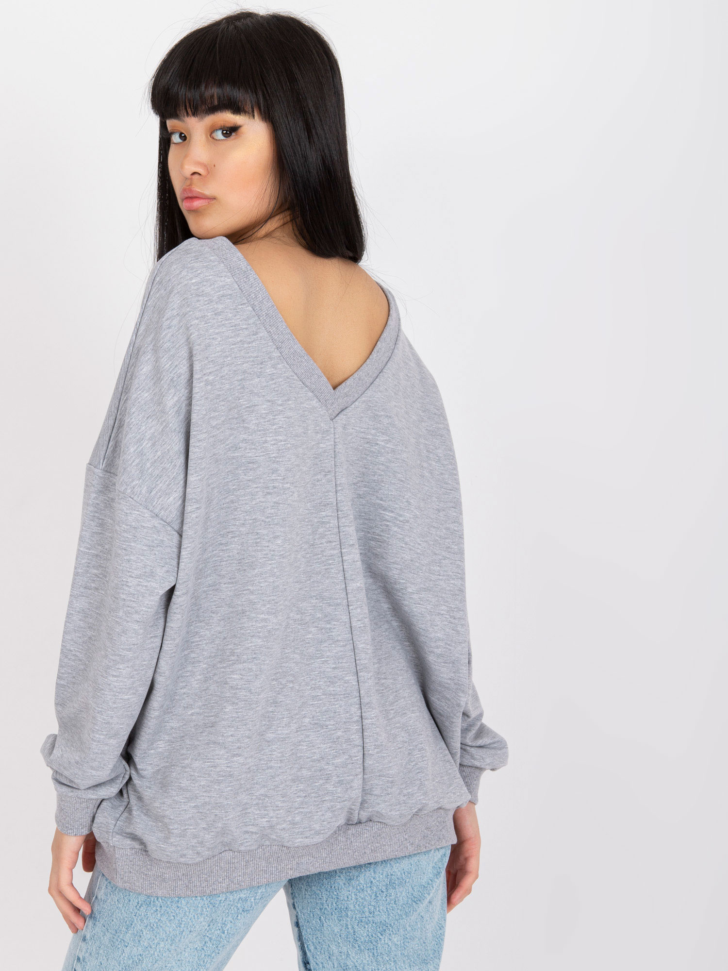 Graue Melange Sweatshirt mit Druck und langen Ärmeln.