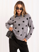 Szary sweter oversize z kołnierzem w kratę 
