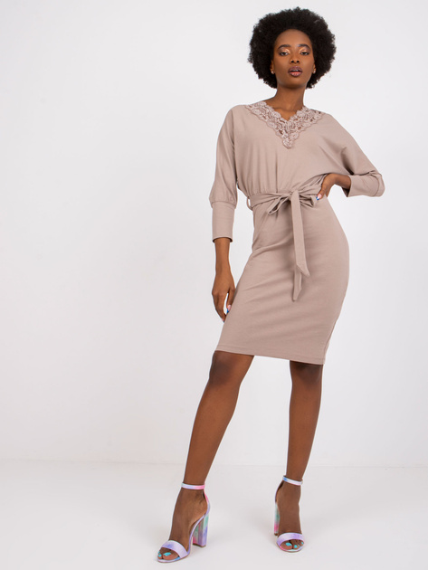 Ciemnobeżowa sukienka z koronką Toronto RUE PARIS