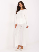 Ecru svetrkový komplet s kalhotami.