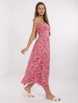 Rosa Sommerkleid mit Korsett-Taille.