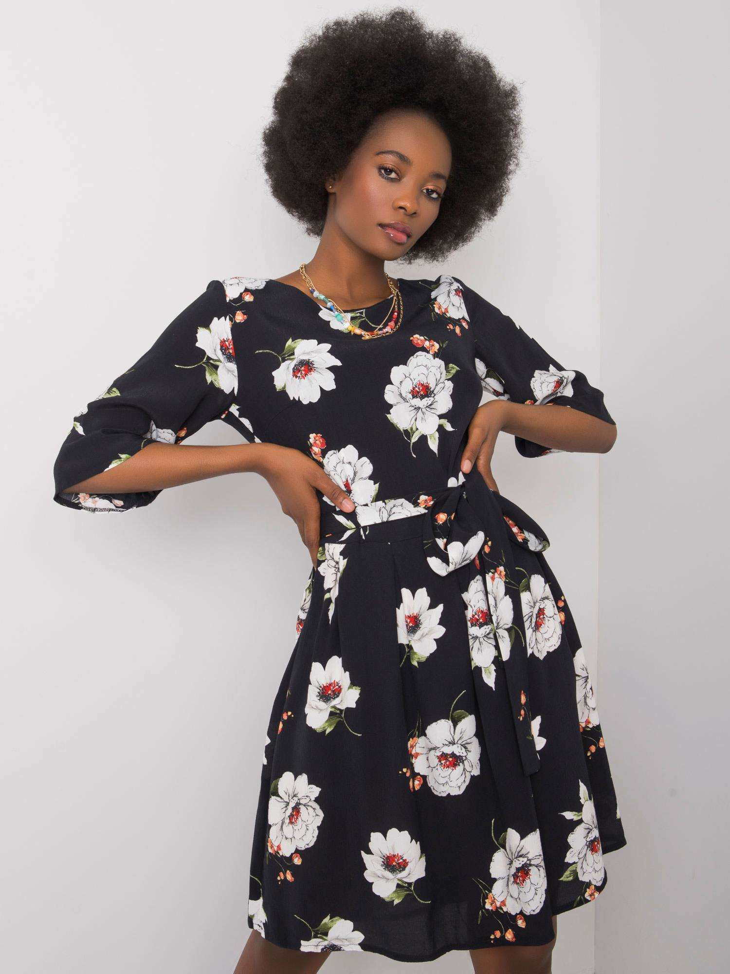 Schwarzes Kleid mit Blumen Azariah.