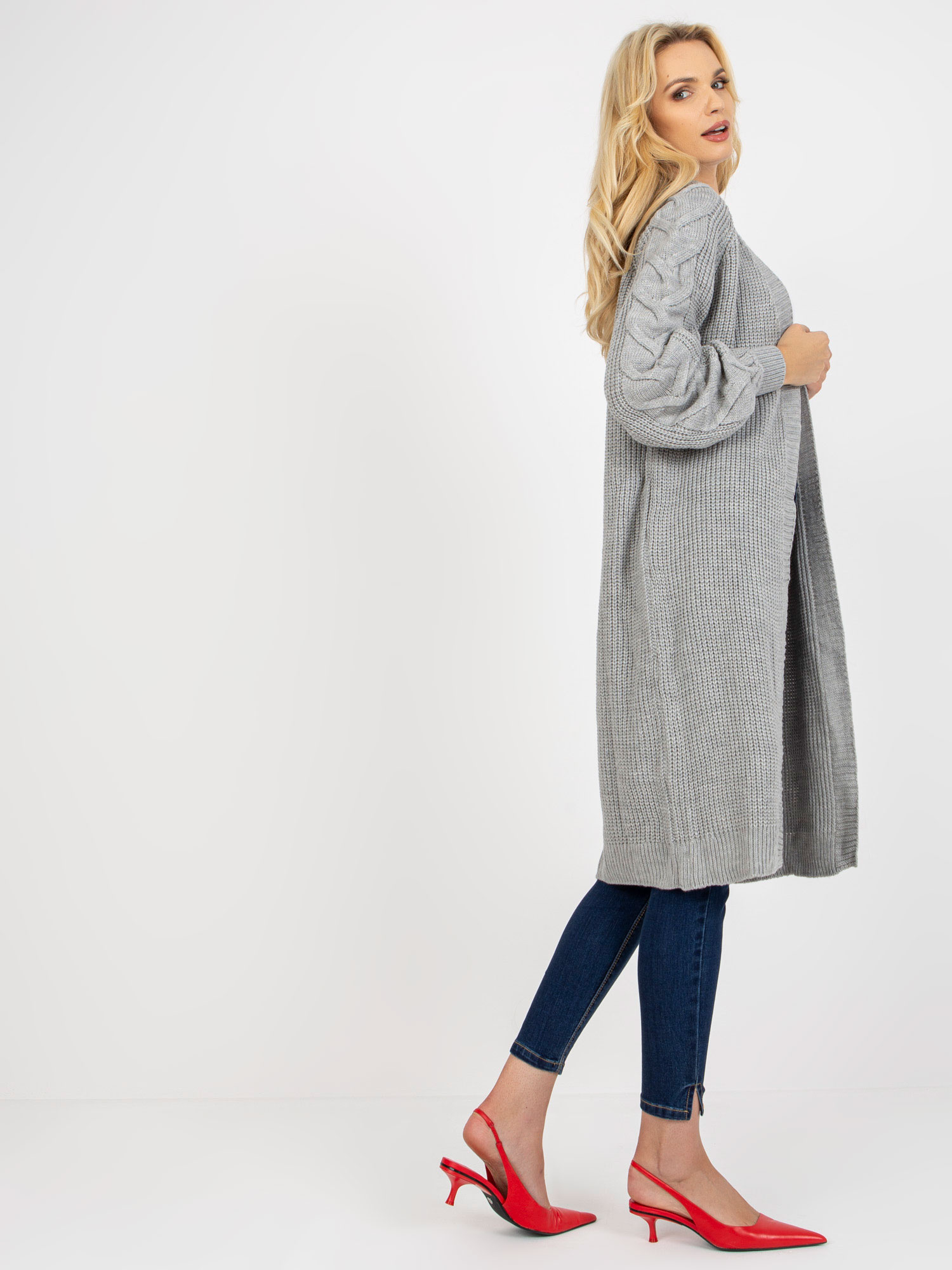 Großhandel Grauer langer Cardigan mit Zöpfen RUE PARIS.