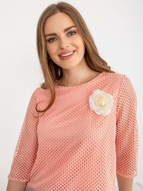 Hurtownia Brzoskwiniowa bluzka wizytowa z kwiatem