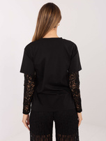 Czarna damska bluzka z koronkowymi rękawami