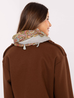 Jasnoszara damska chusta z frędzlami