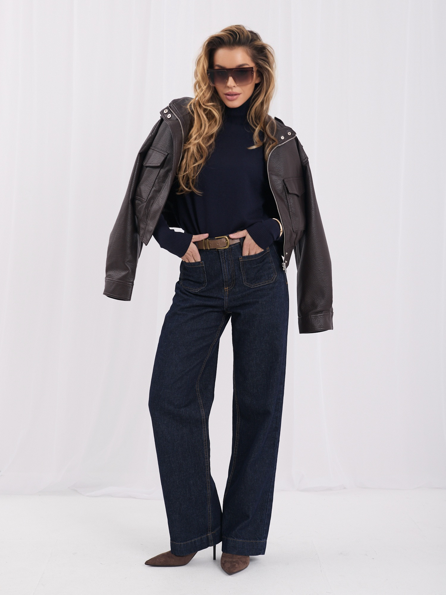 Granatowy damski sweter basic z golfem