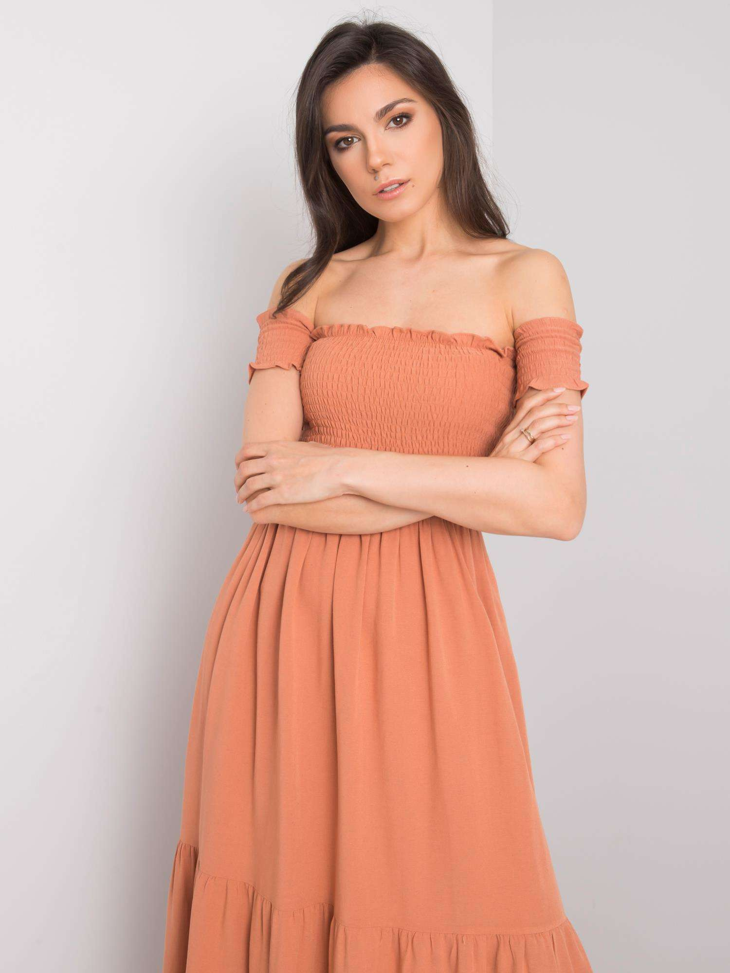 Orangenes Kleid mit Rüsche Pallavi RUE PARIS.