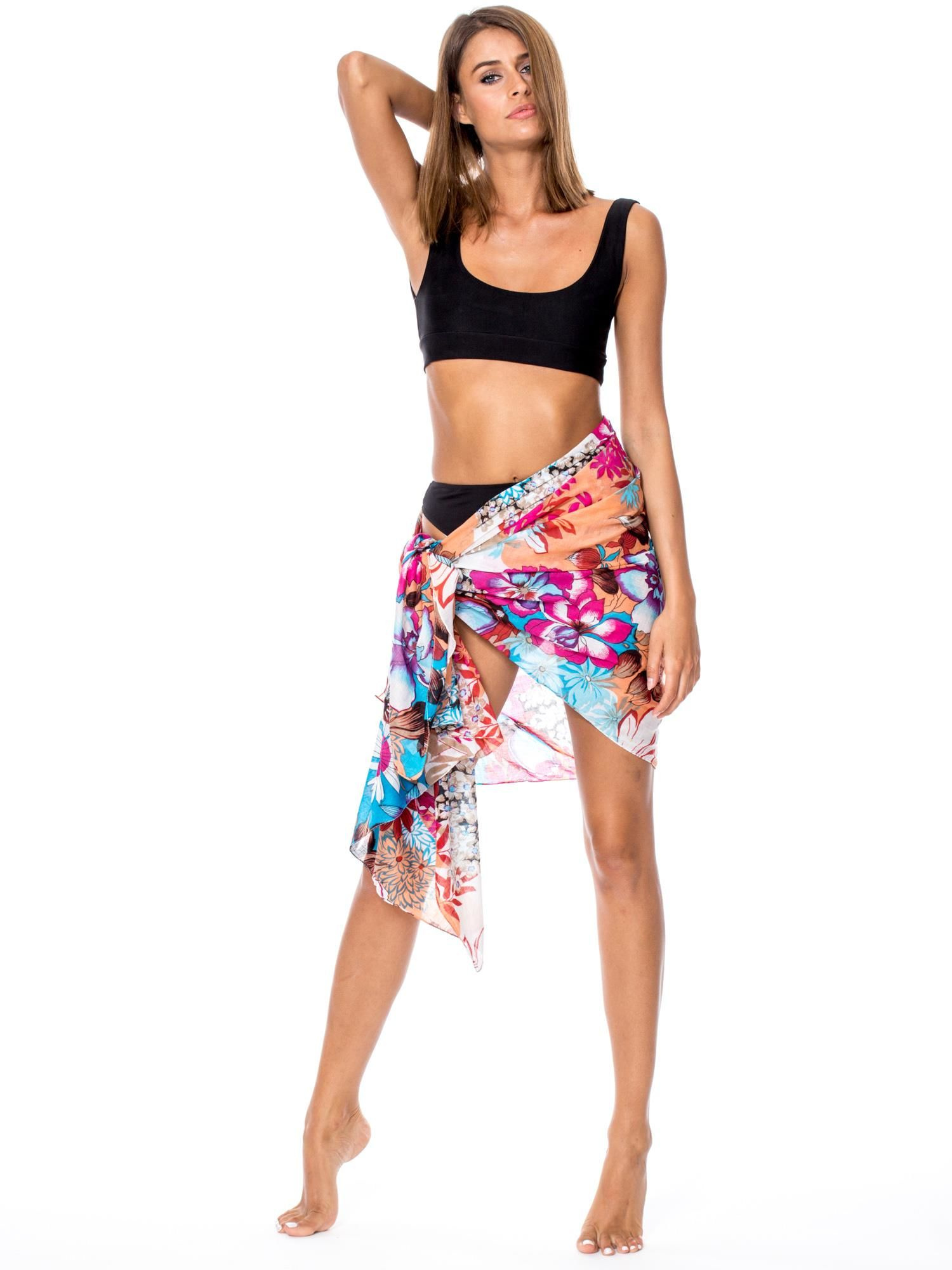 Hurt Women's scarf in colorful patterns.
