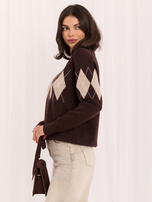 Brauner Damenpullover mit rundem Ausschnitt.
