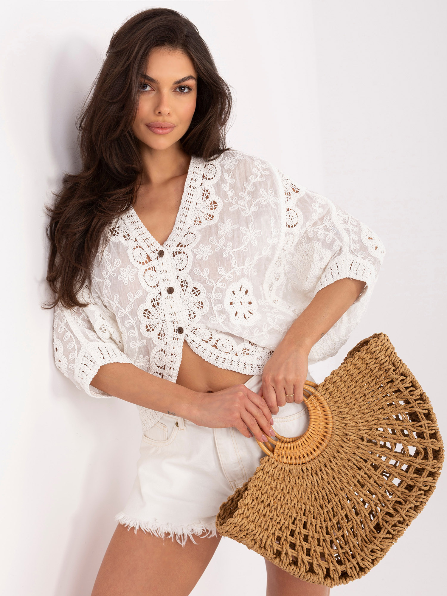 Ecru letni sweter o kroju nietoperza 