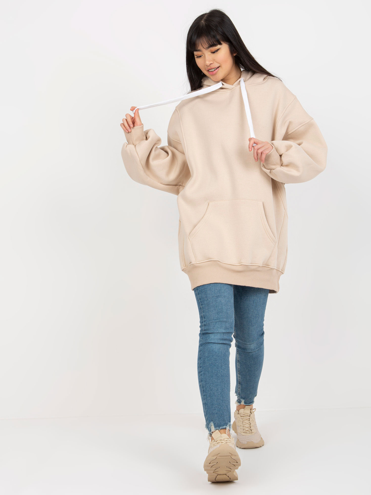 Beżowa dresowa długa bluza basic o kroju oversize