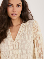 Hellebeige Spitzen-Mini-Kleid.